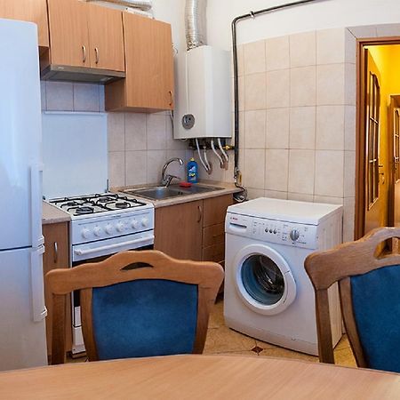 Апартаменти Вул Кониського 5 На 6 Осіб Біля Медичного Університету Lviv Exterior foto