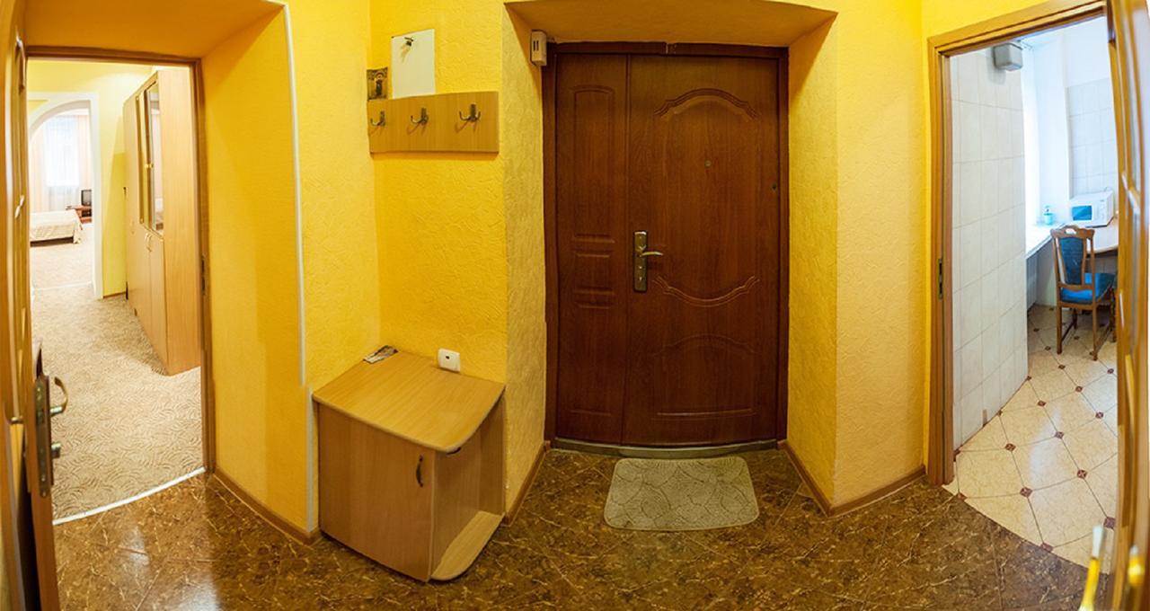 Апартаменти Вул Кониського 5 На 6 Осіб Біля Медичного Університету Lviv Exterior foto
